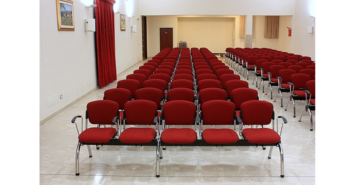chaise-et-publique-banc-pour-salle-conference-cortina