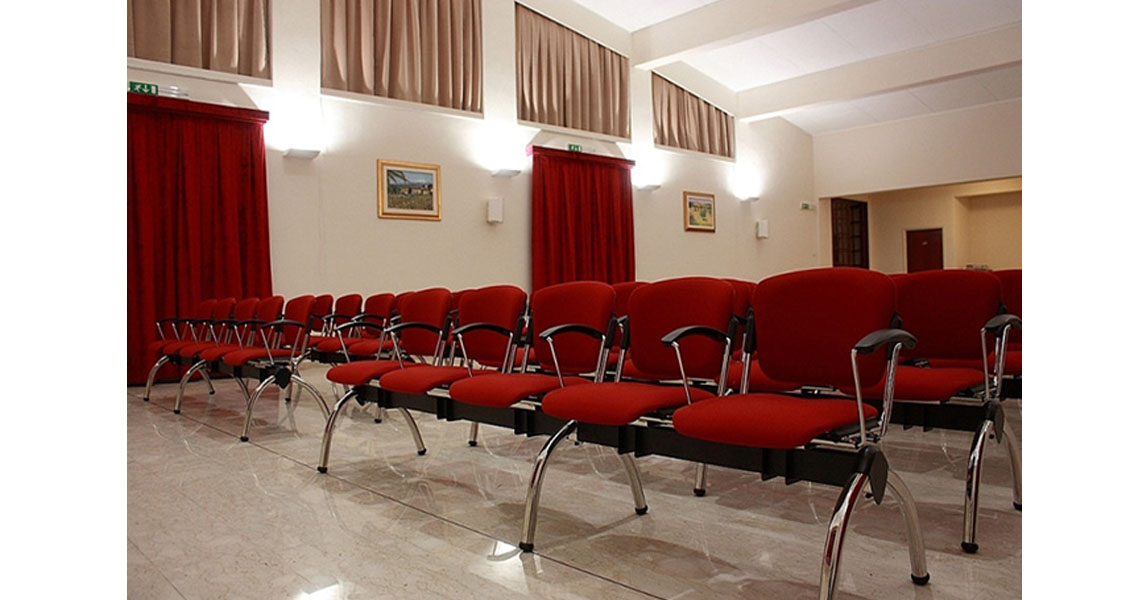 chaise-et-publique-banc-pour-salle-conference-cortina-img-12