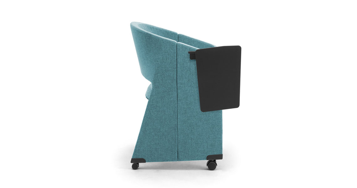 fauteuil-pliantes-sur-pour-conferences-avec-tablet-reef