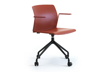 Chaises monocoques avec pieds en bois dans un design enveloppant unique pour les salles de reunion et de conference Ocean