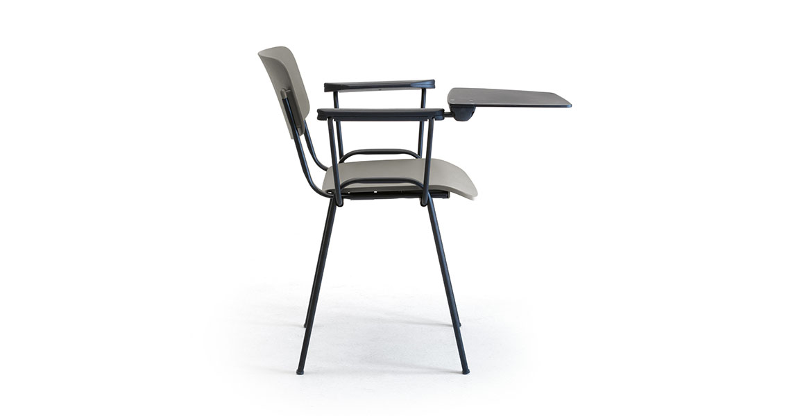 chaise-iso-coloree-a-tablette-p-conferences-formations-sally-img-14