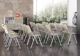 Chaises de salle polyvalente et d'enseignement avec bureau LaMia